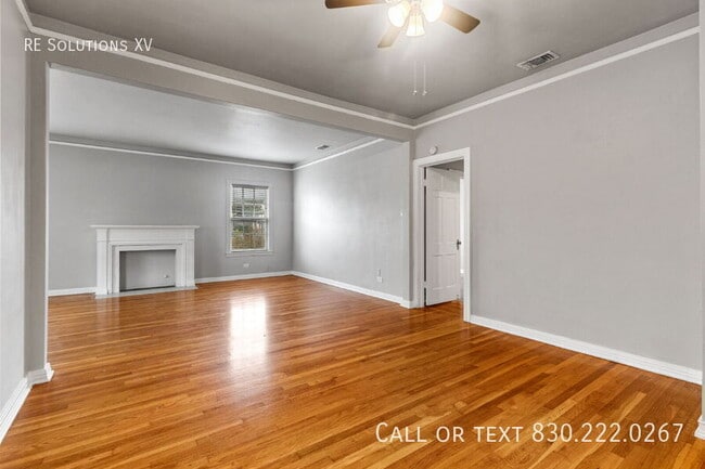 Building Photo - 336 E Lullwood Ave