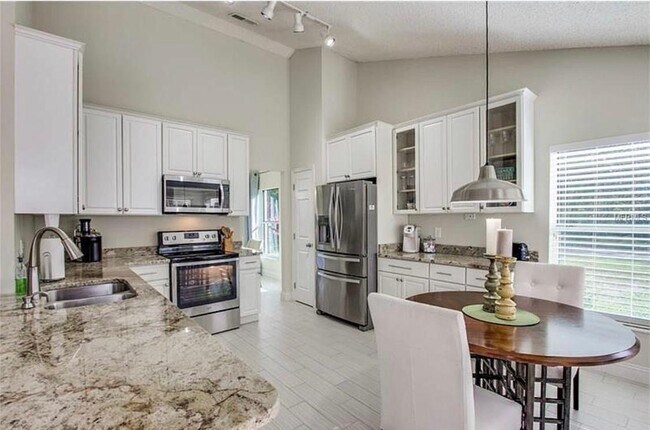 Building Photo - 16102 Washburn Pl