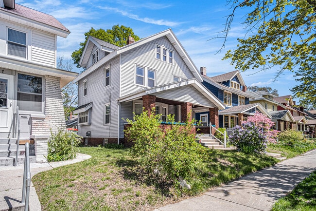 Building Photo - 1321 Bemis St SE