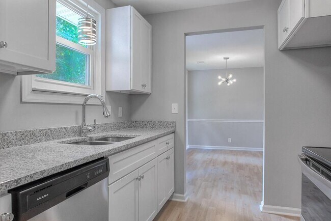 Foto del edificio - 212 Broadmoor Dr