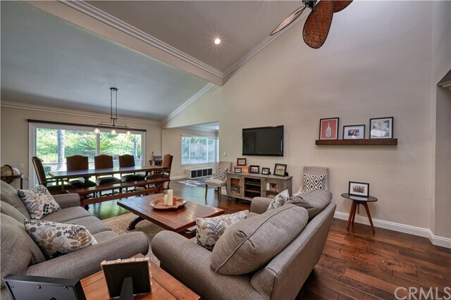 Building Photo - 26891 La Sierra Dr