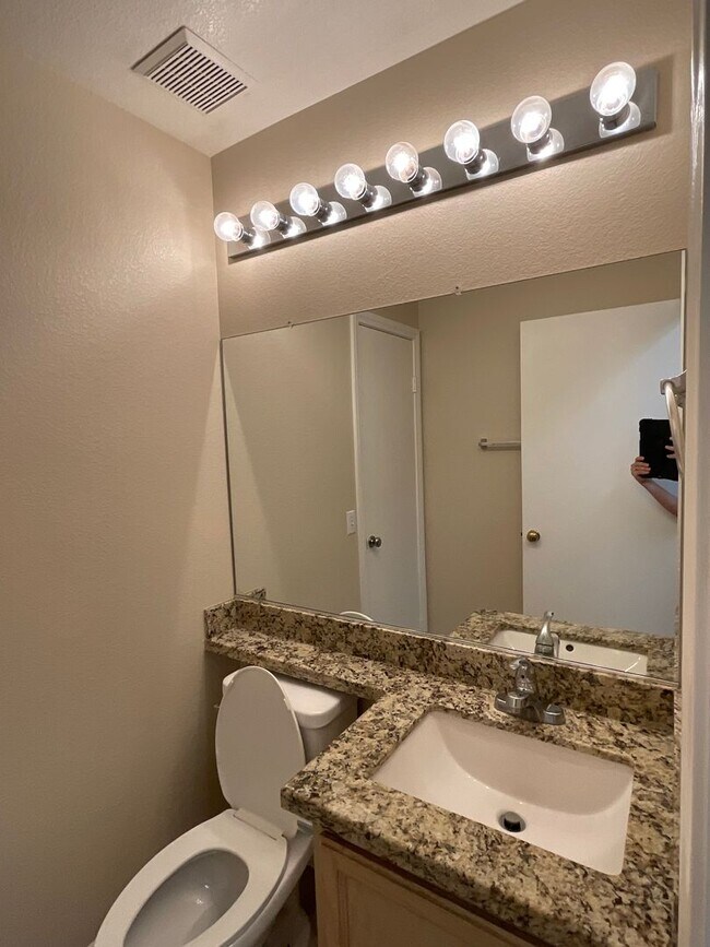Foto del edificio - 2 Story Home, 3br, 2cg