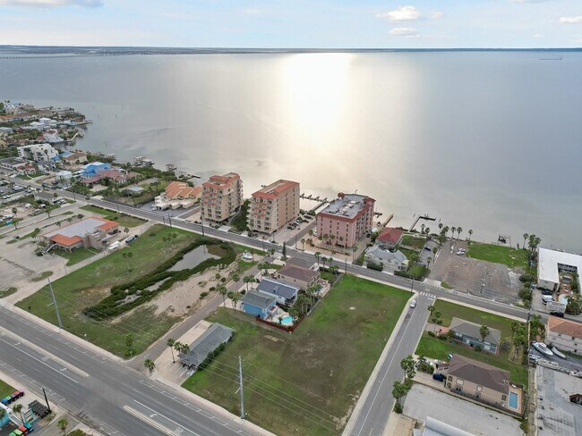 Building Photo - 201 W Capricorn Dr