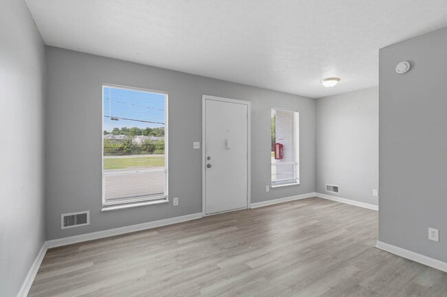 1 Bedroom LR/DR - Broadleaf Arms