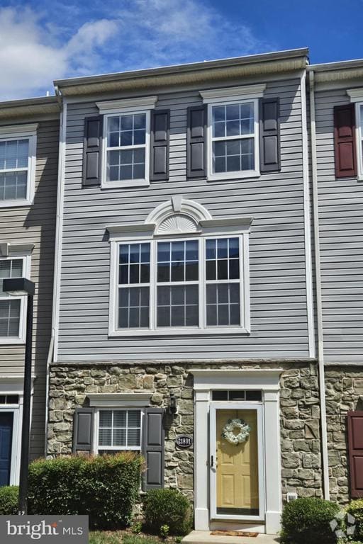 Building Photo - 21801 Flanders Ct