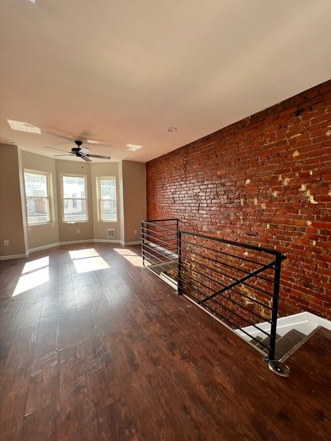 Photo - 1867 Clarence St Apartment