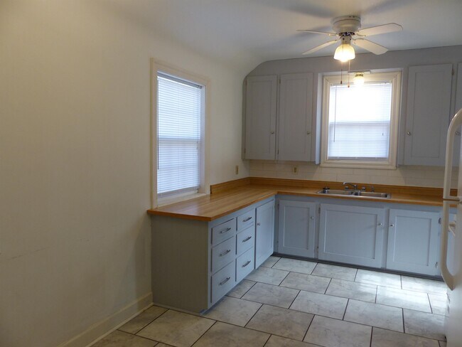 Foto del edificio - 1238 E Linwood Dr