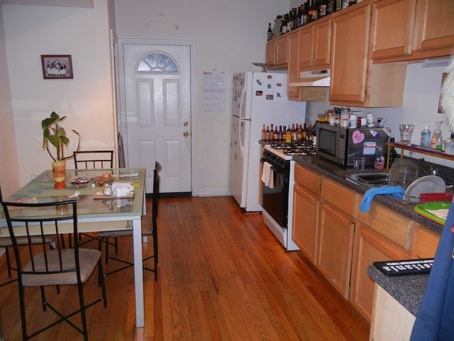 Interior Photo - 7250 S Merrill Ave