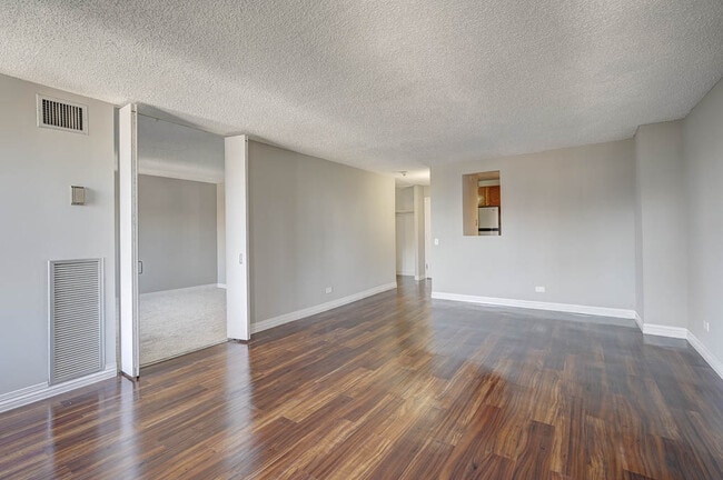 Building Photo - 118 W Chestnut St