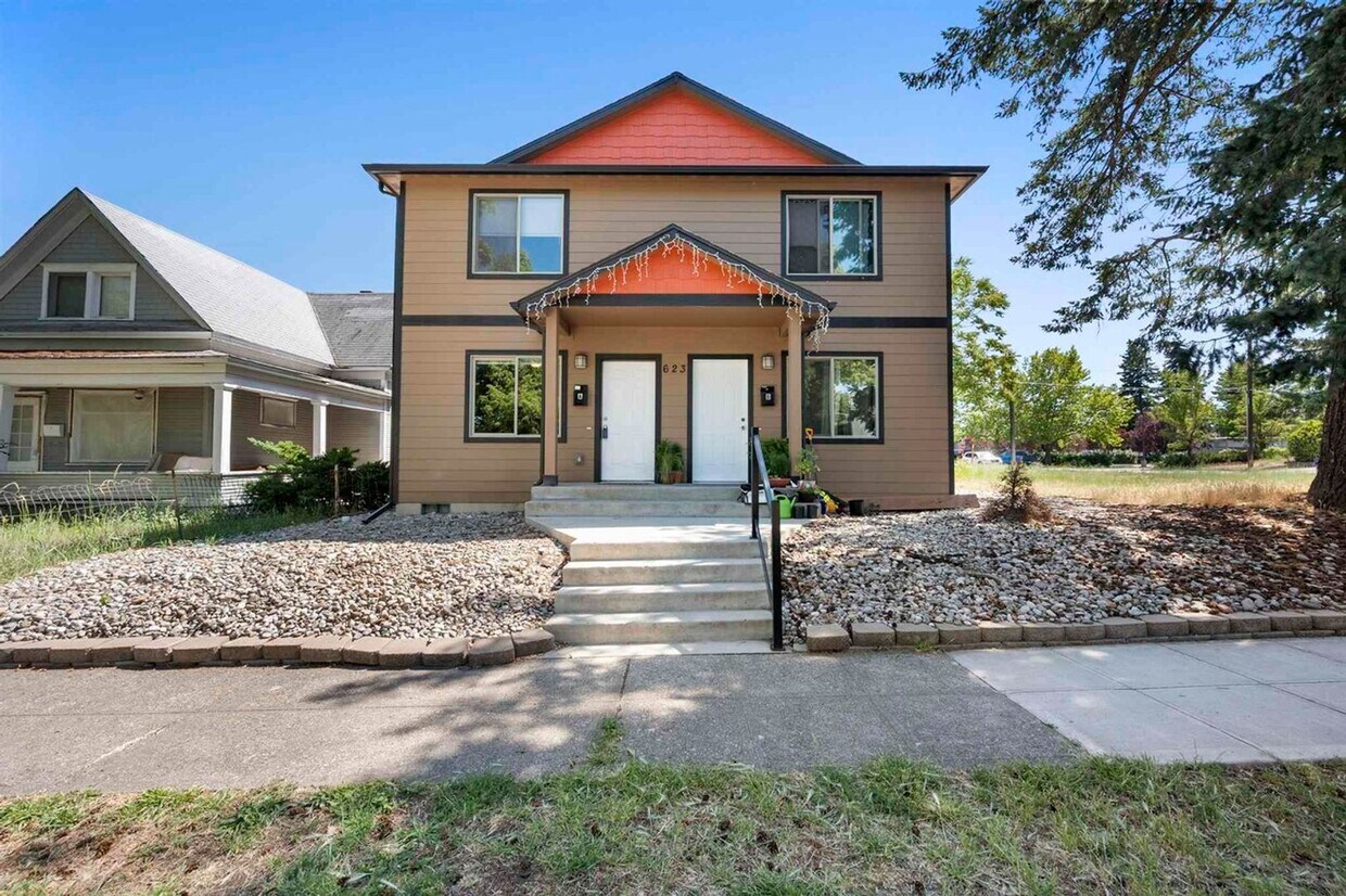 W Shannon Duplex Apartment for Rent in Spokane, WA