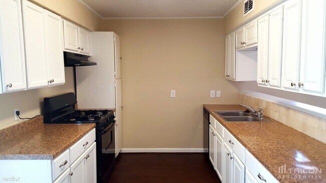 Building Photo - 16927 Folsom Dr