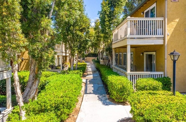 Building Photo - Spring Villas