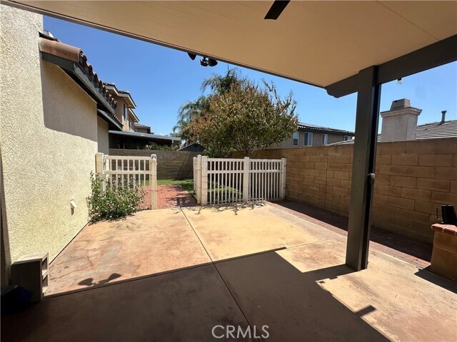 Foto del edificio - 16453 Freesia Ct