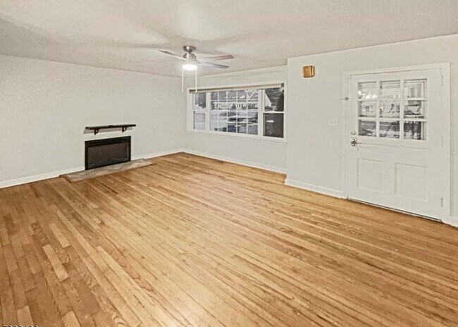 Building Photo - 810 Mountain Ave