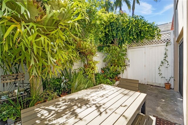 Foto del edificio - 1163 Glenneyre St