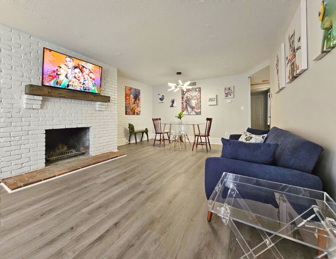 Foto principal - Brownstone charm! 1Bed1bath, first floor b...