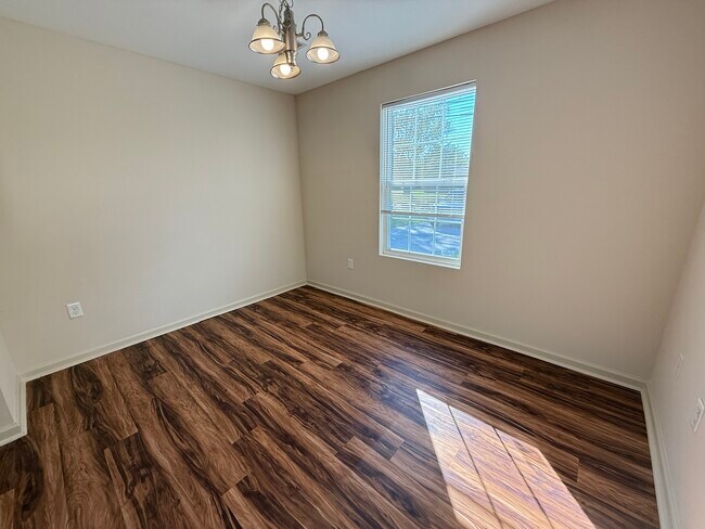 Comedor - 640 Whitson Chapel Rd