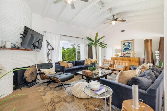 Foto del edificio - 7311 W Lake Dr