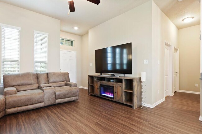 Building Photo - 126 Scenic Hills Ct