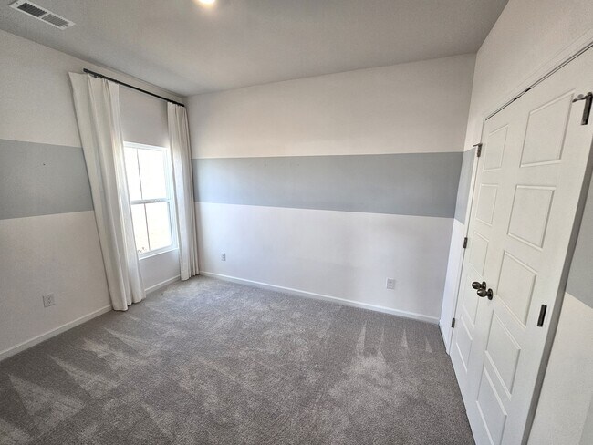 Building Photo - 108 Saddle St