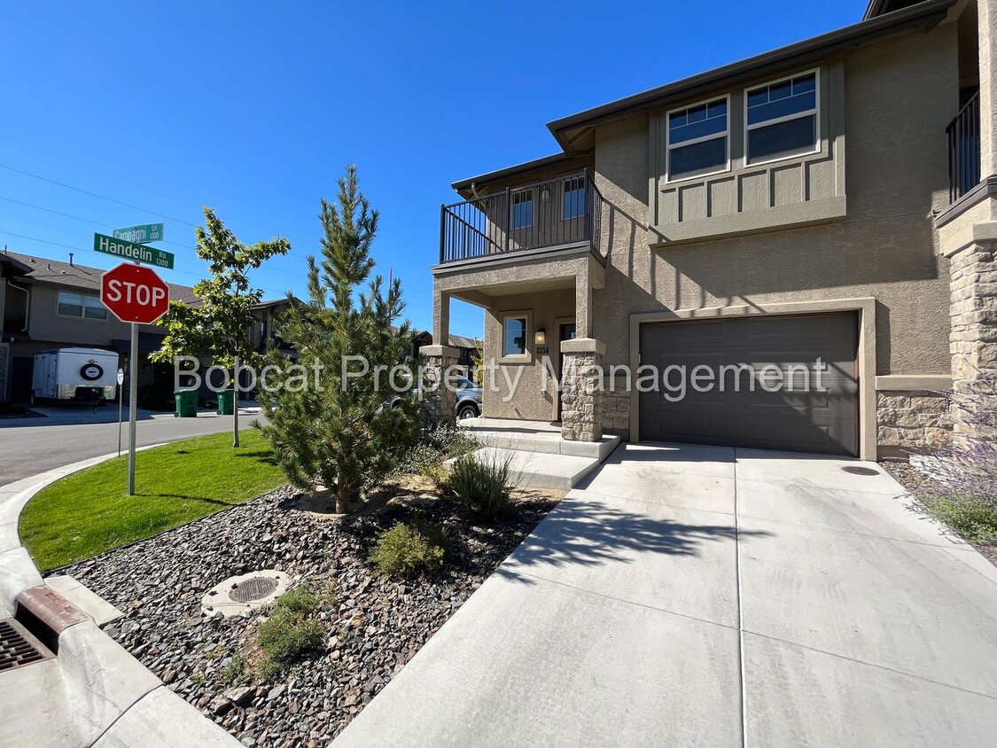 Primary Photo - 3 Bedroom 2.5 Bathroom Townhouse in Carson...