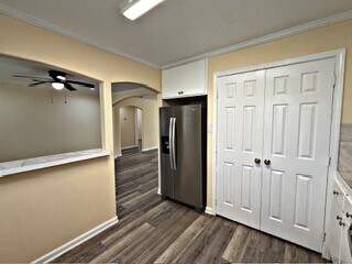 Foto del edificio - 310 W Houston Ave