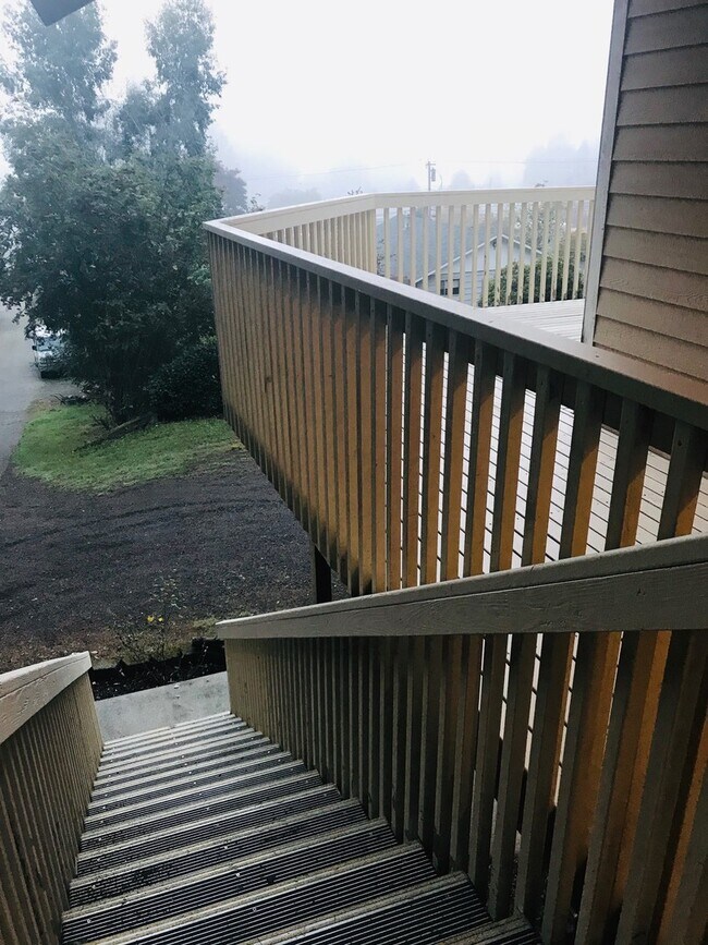 Building Photo - 2 bedroom + 2 bonus rooms 3 bath 2 story h...
