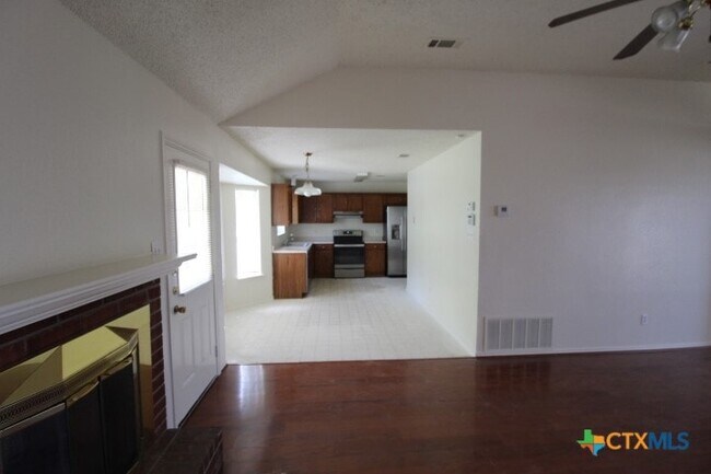 Foto del edificio - 3615 Coral Bay Ln