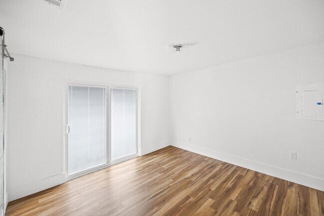 Foto del edificio - 24663 Chestnut St