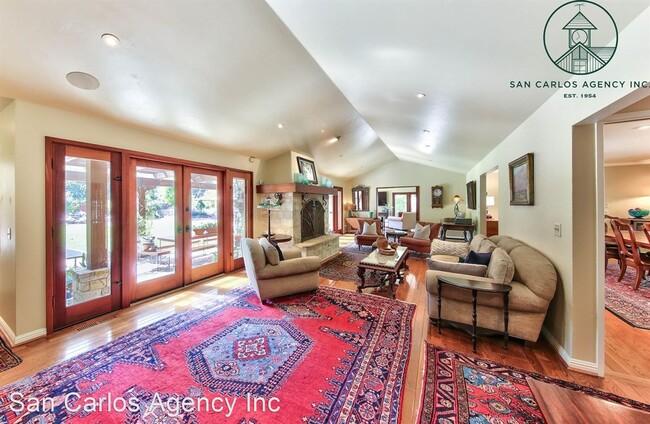 Foto del edificio - 8600 Carmel Valley Rd