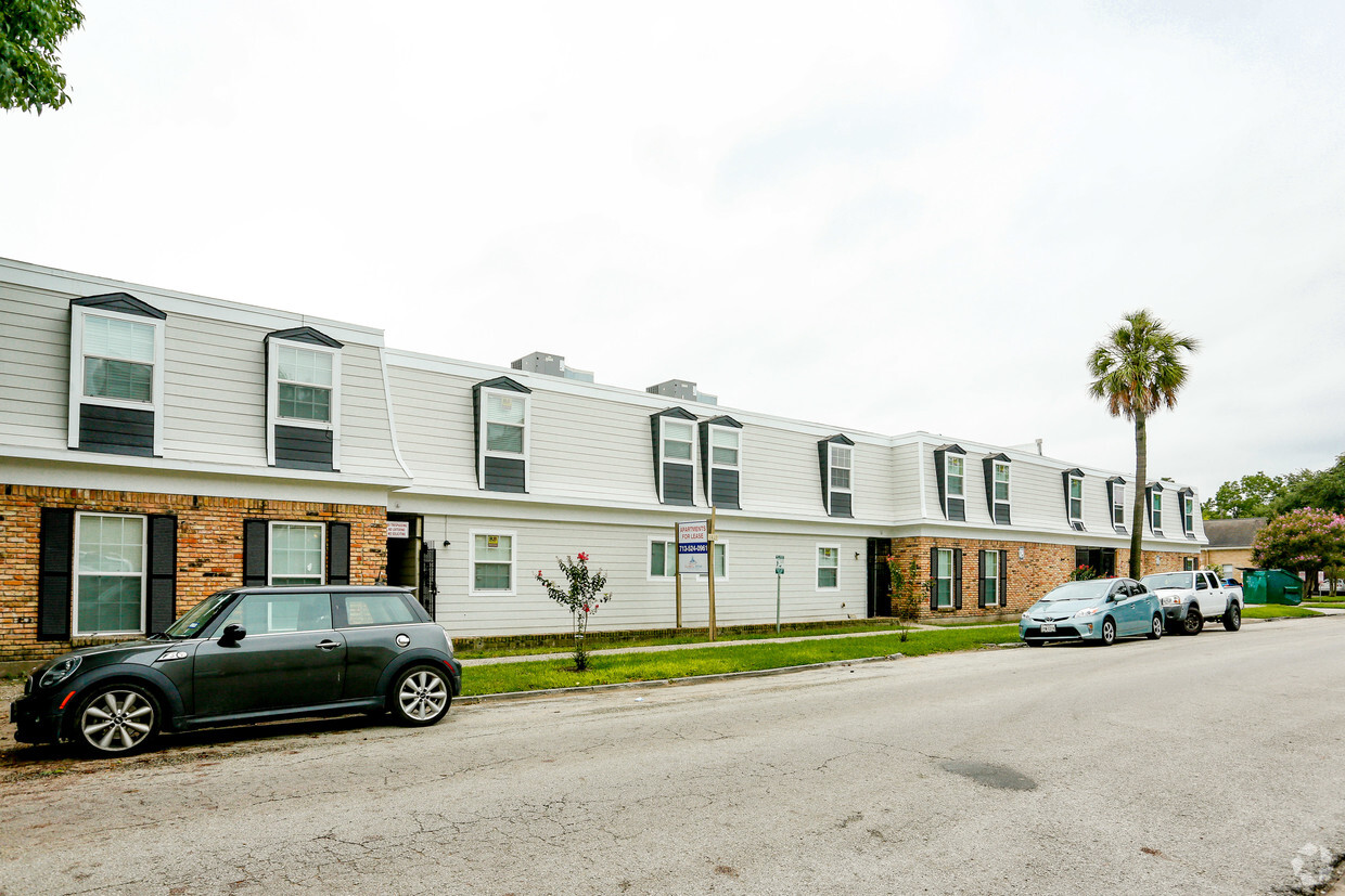 Building Photo - Montrose Apartments