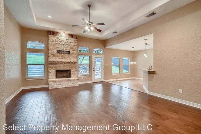 Building Photo - 4 br, 2.5 bath House - 62 Michelangelo