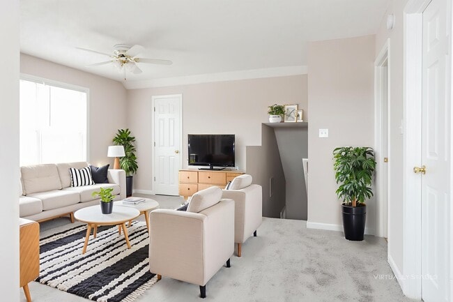 Building Photo - 1402 N Hampton Dr