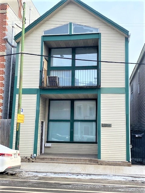 Primary Photo - 2425 N Clybourn Ave