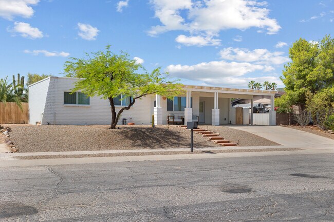 Foto del edificio - 9702 E 3rd St