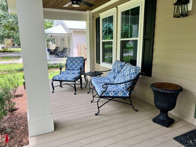 Building Photo - 140 Horry St SE