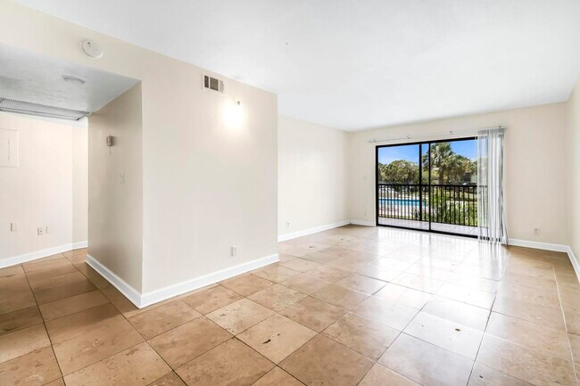 Foto del edificio - 9000 NW 28th Dr
