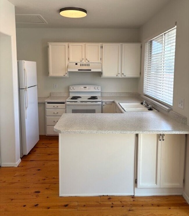 Foto del edificio - 4 Bedroom Home for Rent in Kearns!
