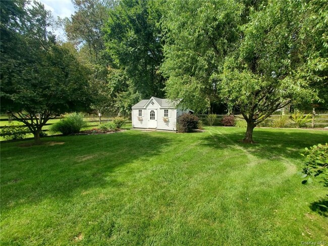 Building Photo - 134 Quaker Hill Rd