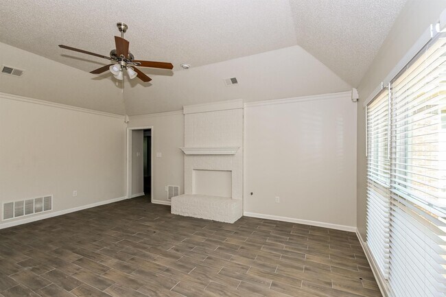 Foto del edificio - 7360 Red River Cove