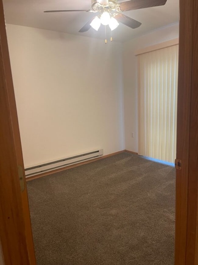 Building Photo - Midvale Townhomes in Janesville with Priva...