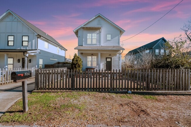 Photo - 1914 Owen St House