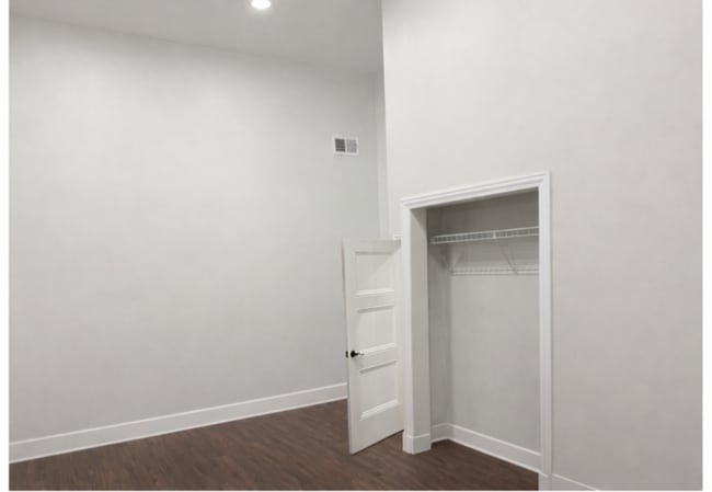 Photo - 2501 S Whipple St Apartment