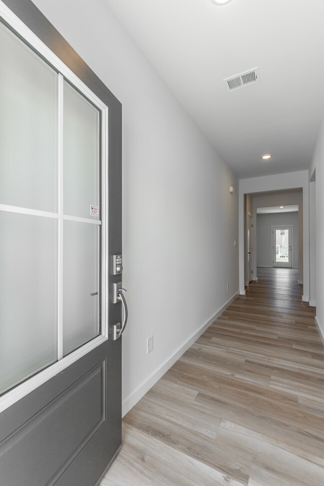 Photo - 8465 Mulberry Wy (Ooltewah, TN) House