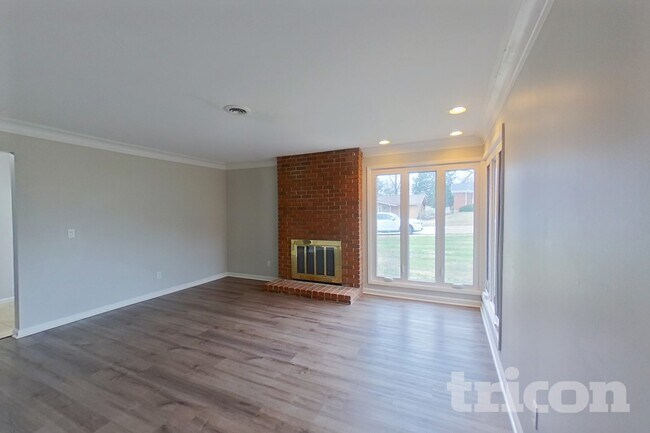 Foto del edificio - 9235 Laurel Hill Dr