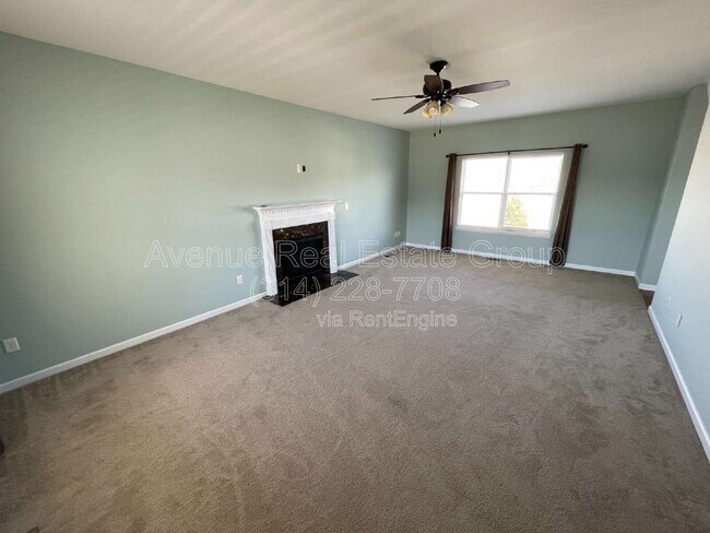 Foto del edificio - 5533 Emerald Pl Dr