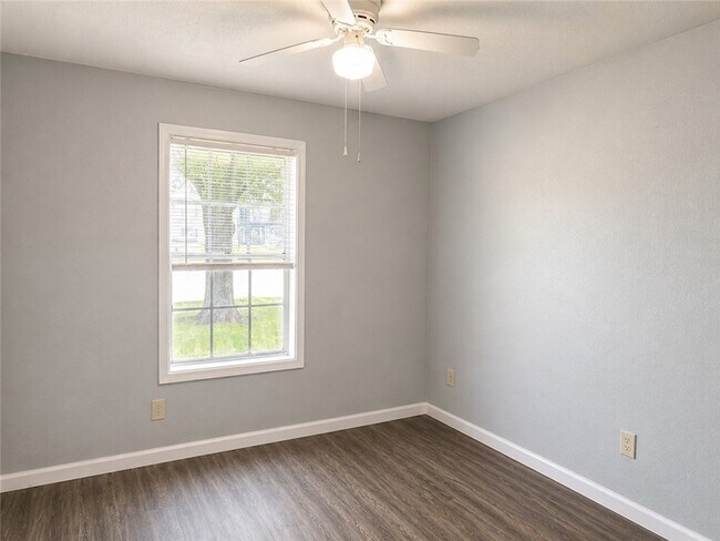 Foto del edificio - 1613 Southwest Pkwy