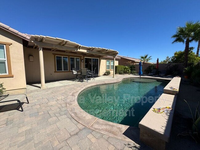 Foto del edificio - 74049 Kingston Ct W