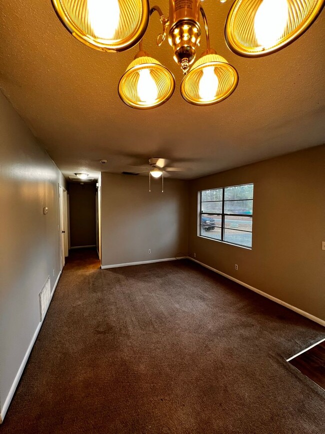 Foto del edificio - 915 Greenbriar Road