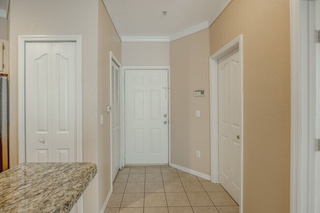 Foto del edificio - Beautiful 1st Floor 2bed/2Bath Condo FOR R...